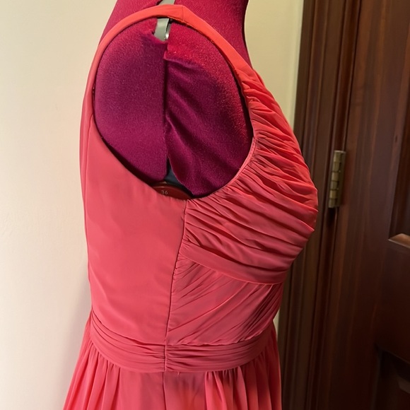 David’s bridal    Dress Peach colored    pleated bodice   Worn once  Size 4 EUC - Picture 6 of 10